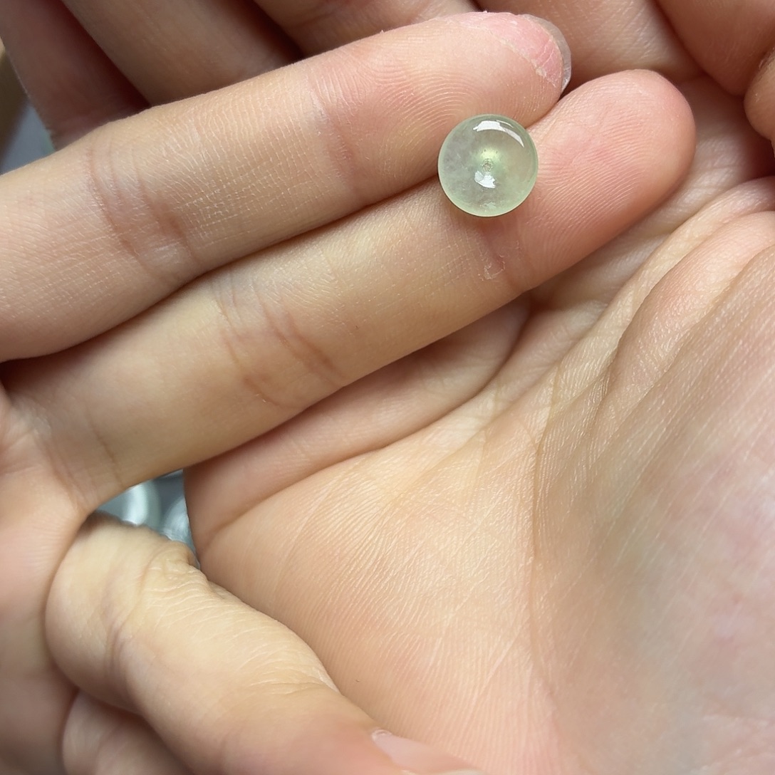 翡翠未镶嵌颈饰甜绿扣