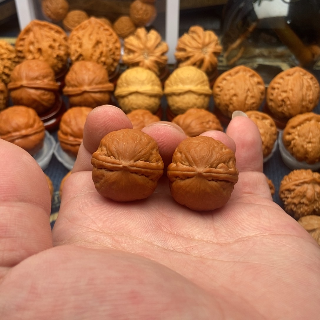 文玩核桃把件绣球