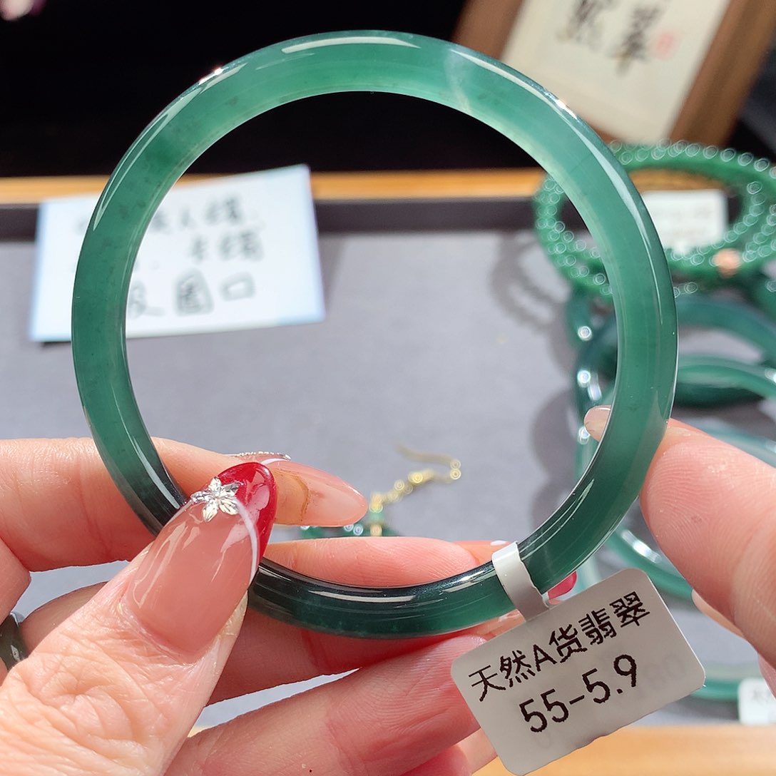 翡翠手镯（圆镯）未镶嵌