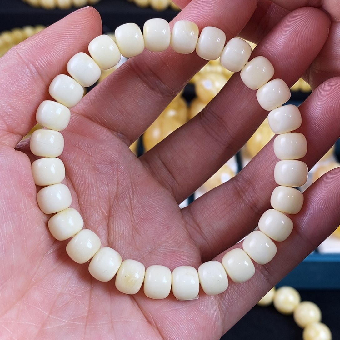 蜜蜡珠宝奇石未镶嵌