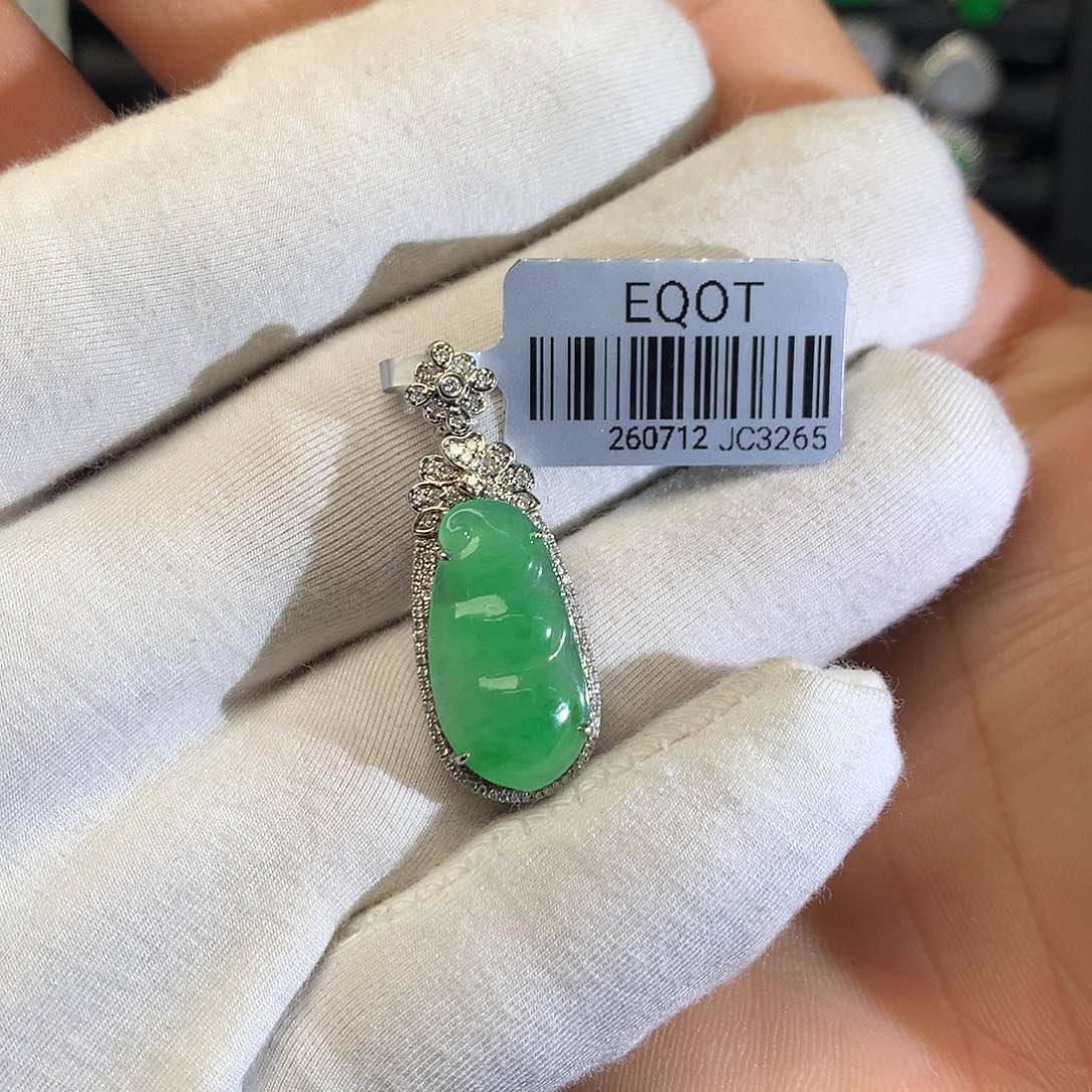 颈饰18K金镶嵌翡翠