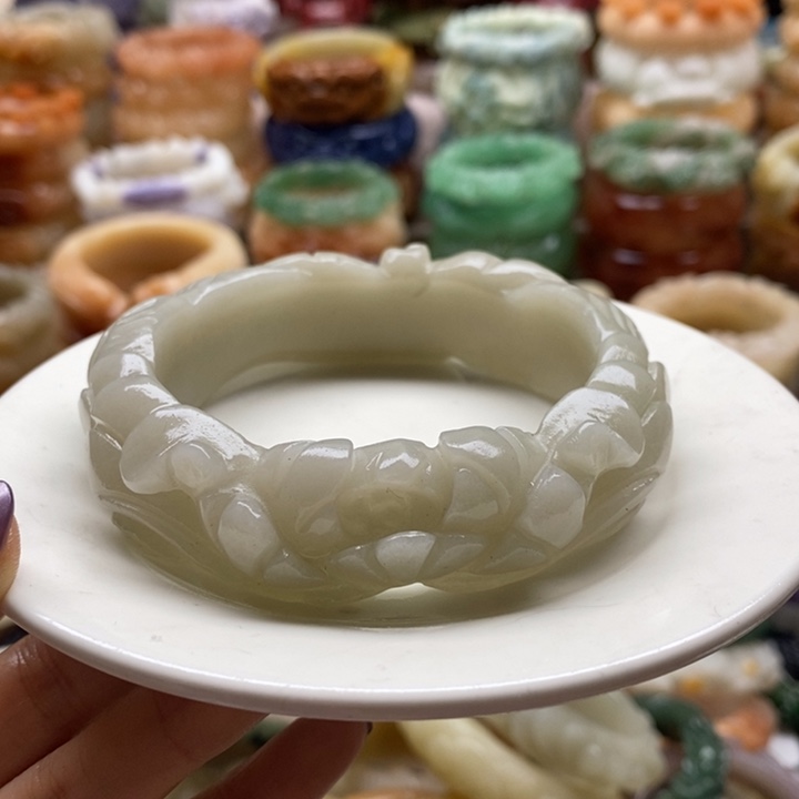 查罗石未镶嵌手镯圈口64