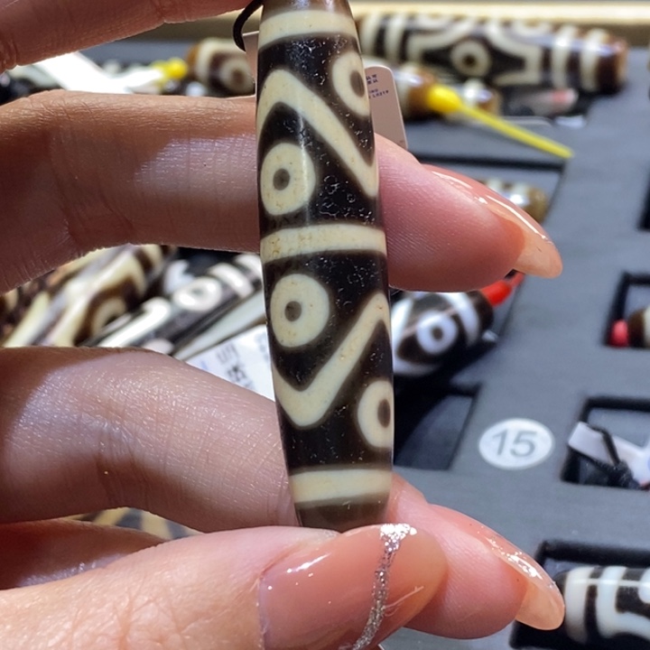 卿***耐玛瑙/玉髓（覆膜）未镶嵌颈饰