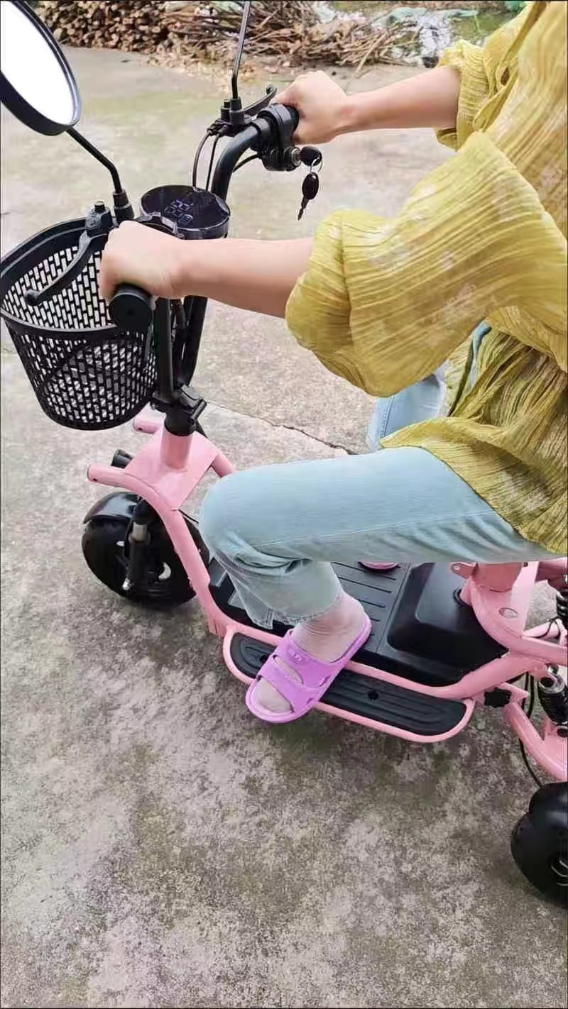 小鸭可折叠小型电动滑板车
