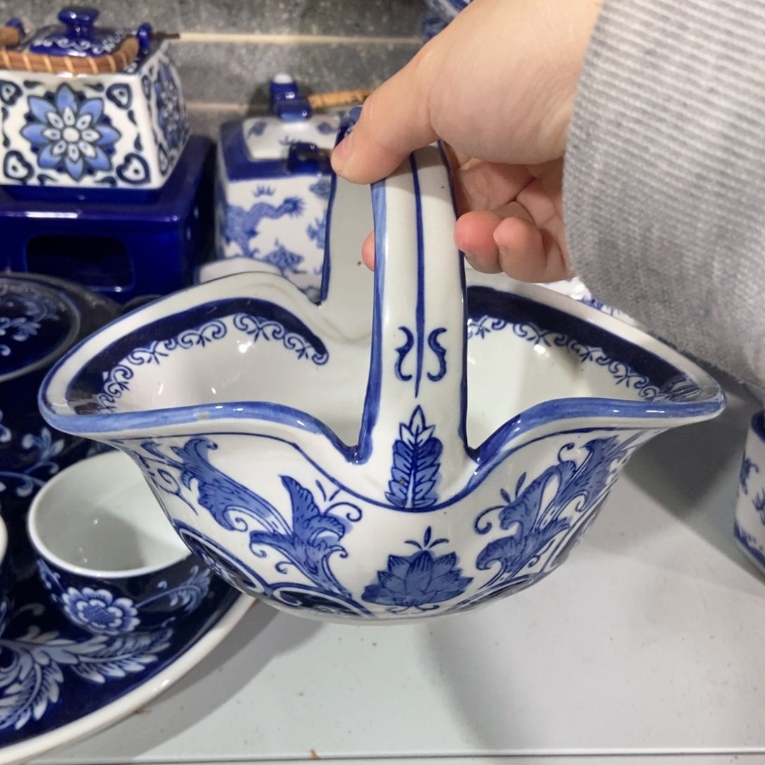 摆件提篮手绘釉下彩