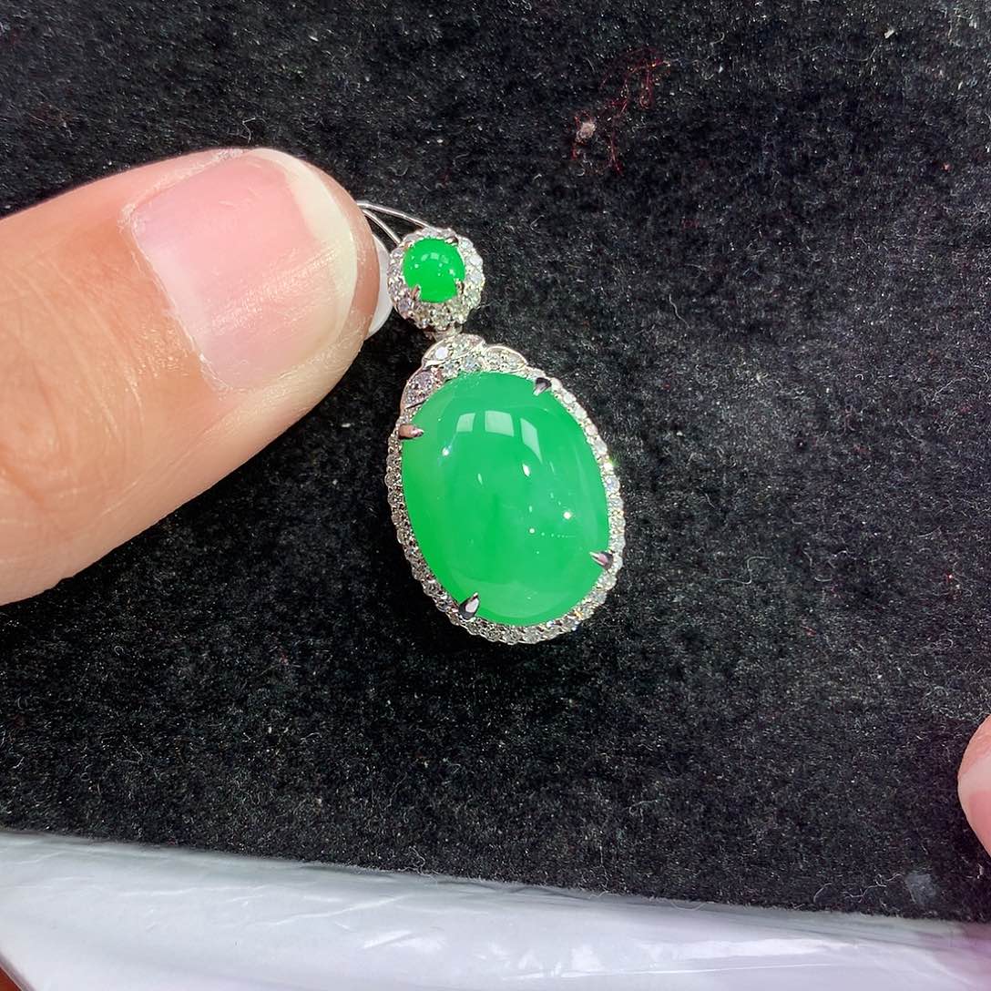 翡翠吊坠(赠链)18K金镶嵌