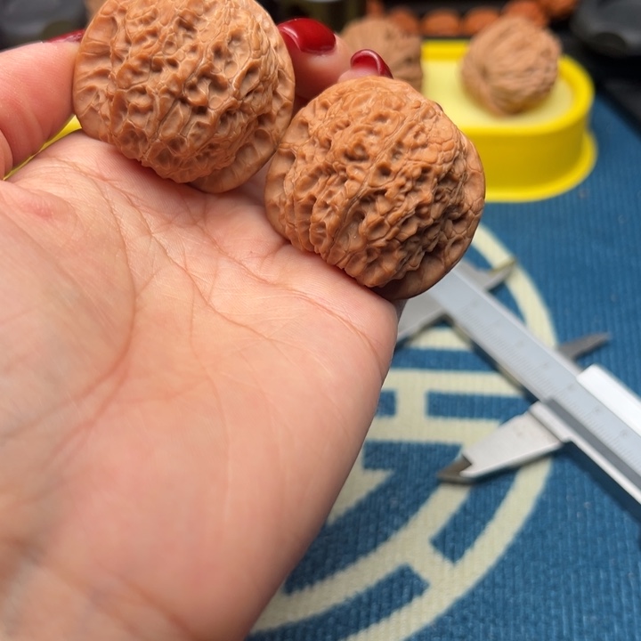 桃核吊坠文玩雪麒麟