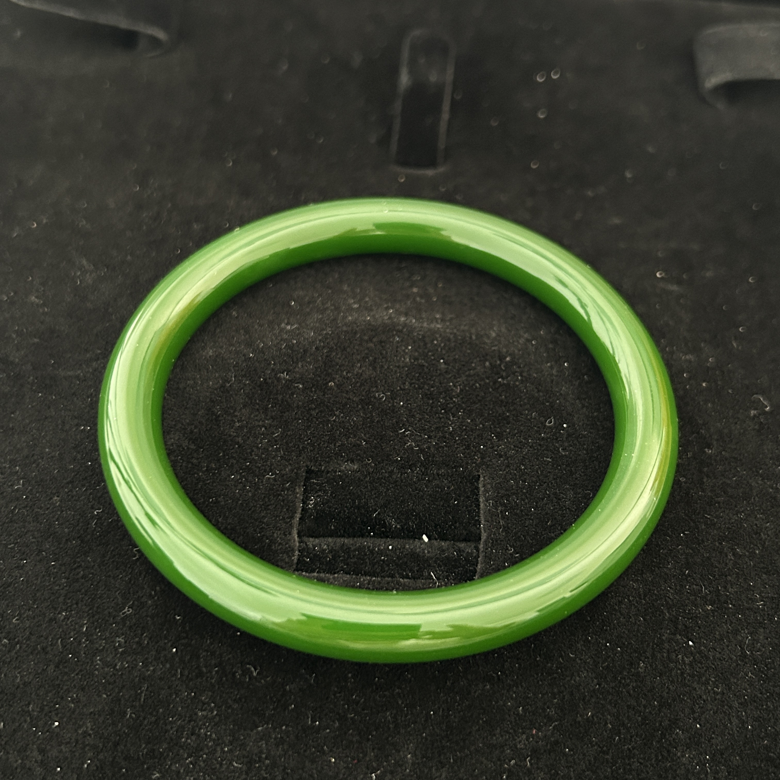 L9073圆条少女款菠菜绿纯天然老料手镯子56-63MM