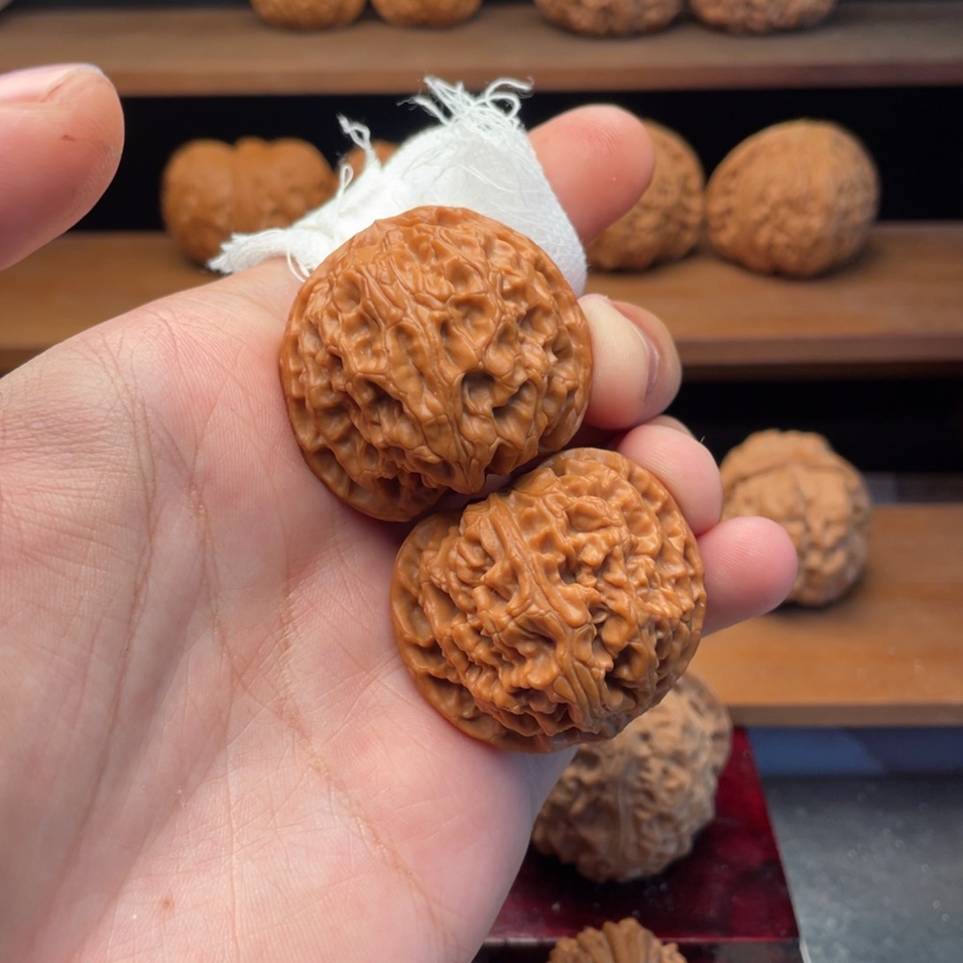 文玩核桃把件39原装红皮苹果园