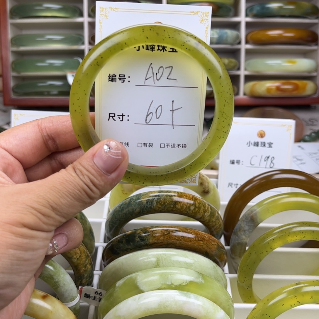 蛇纹石玉手镯未镶嵌梦*