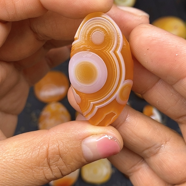 牌子阿拉善眼睛石奇石