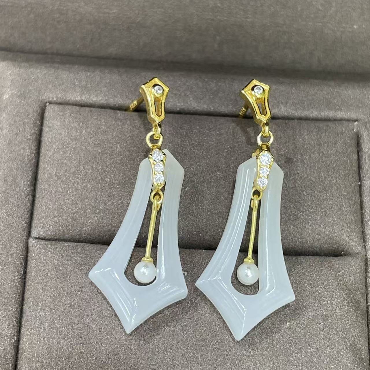 和田玉白玉耳钉设计款925银镶嵌