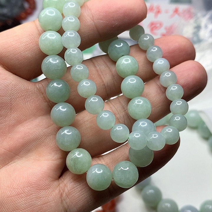 翡翠未镶嵌吊坠(赠链)糊**涂