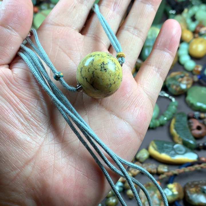 吊坠(赠链)未镶嵌岫岩河磨玉（透闪石质玉）