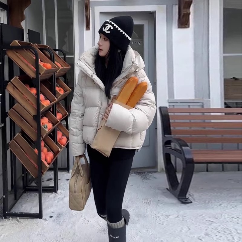 泡芙龟背白色短款羽绒服女2024冬季新款90白鸭绒连帽面包服外套