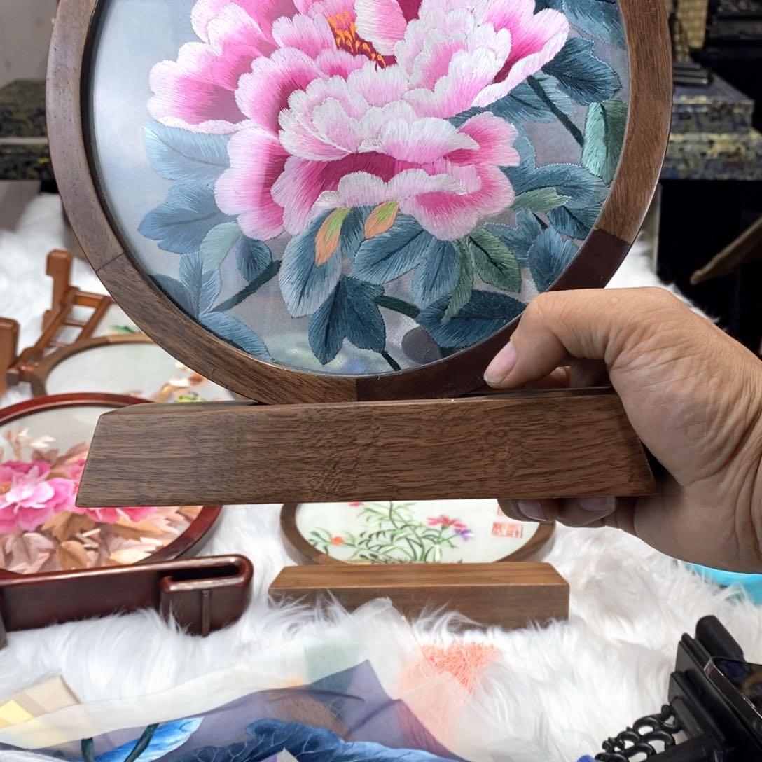 刺绣?**沐苏州纯手工制作