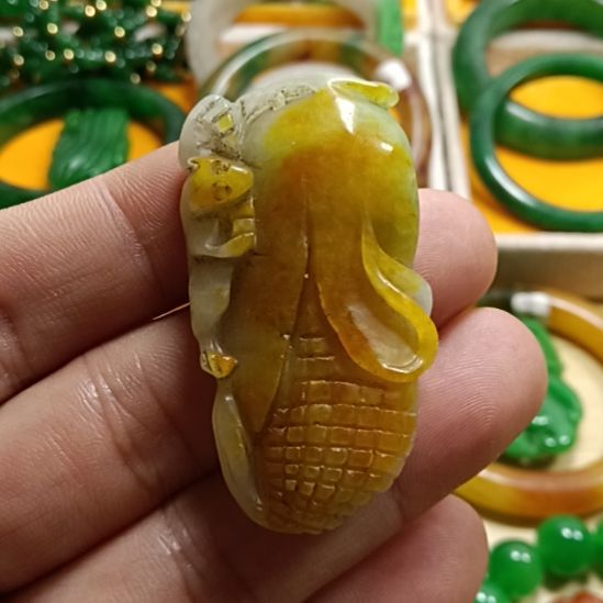 翡翠颈饰未镶嵌翡翠