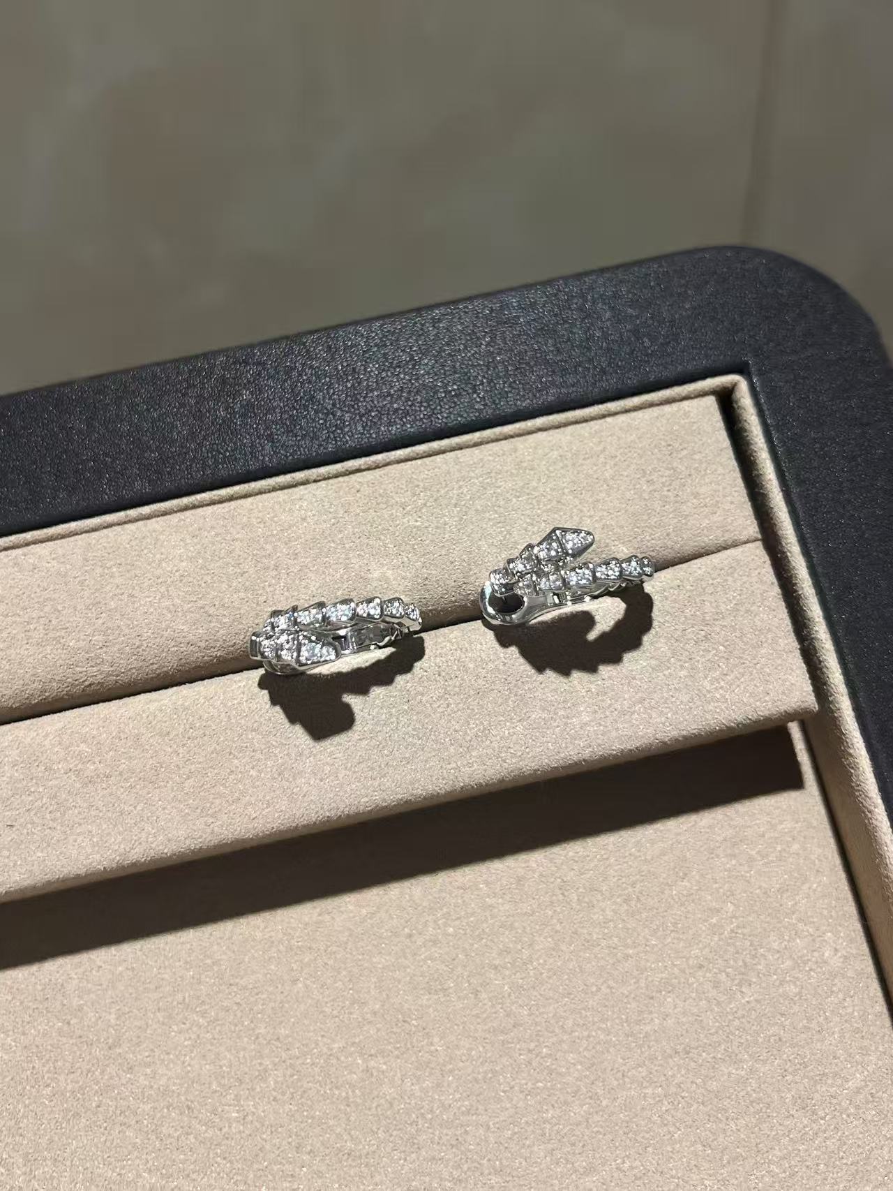 铜合金合成锆石耳饰 大公子高定蛇形耳钉M1054