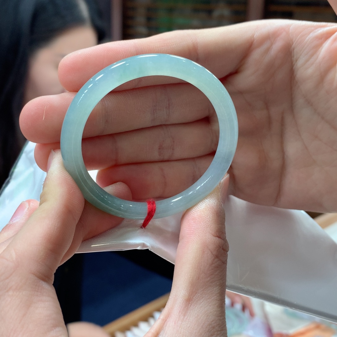 翡翠手镯未镶嵌小**木买断