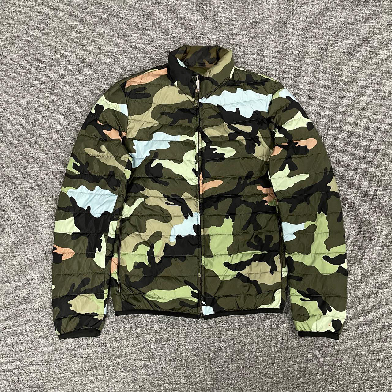 99新 AMIPARIS Valentino 华伦天奴 迷彩羽绒服 98新 46码 