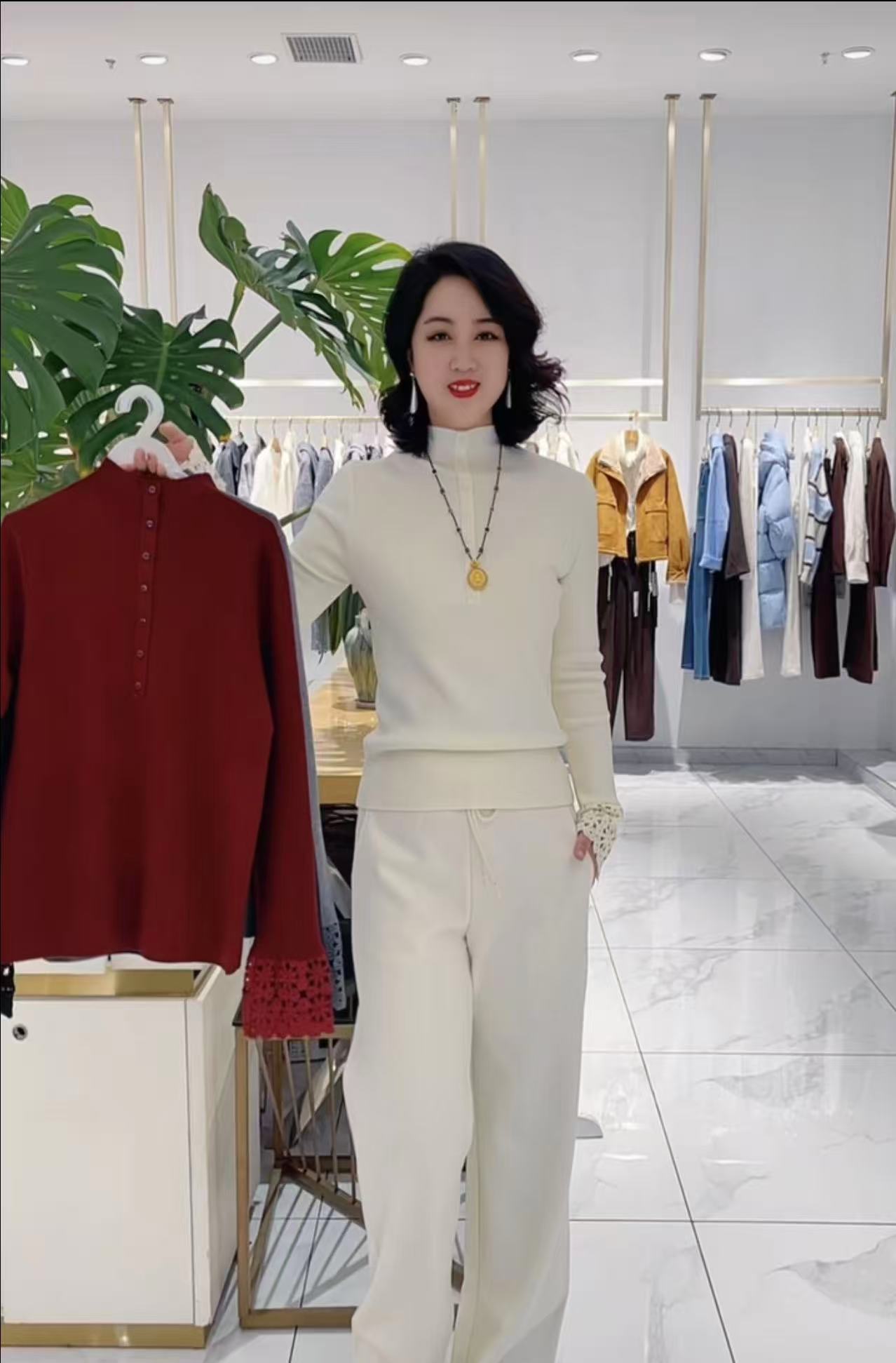 彩色蕾丝袖毛衣    