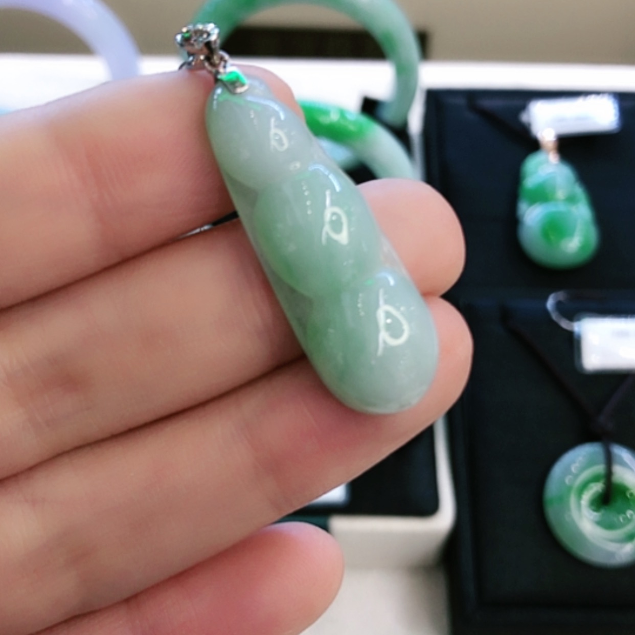【闪购商品】翡翠吊坠(不含链)18K金镶嵌