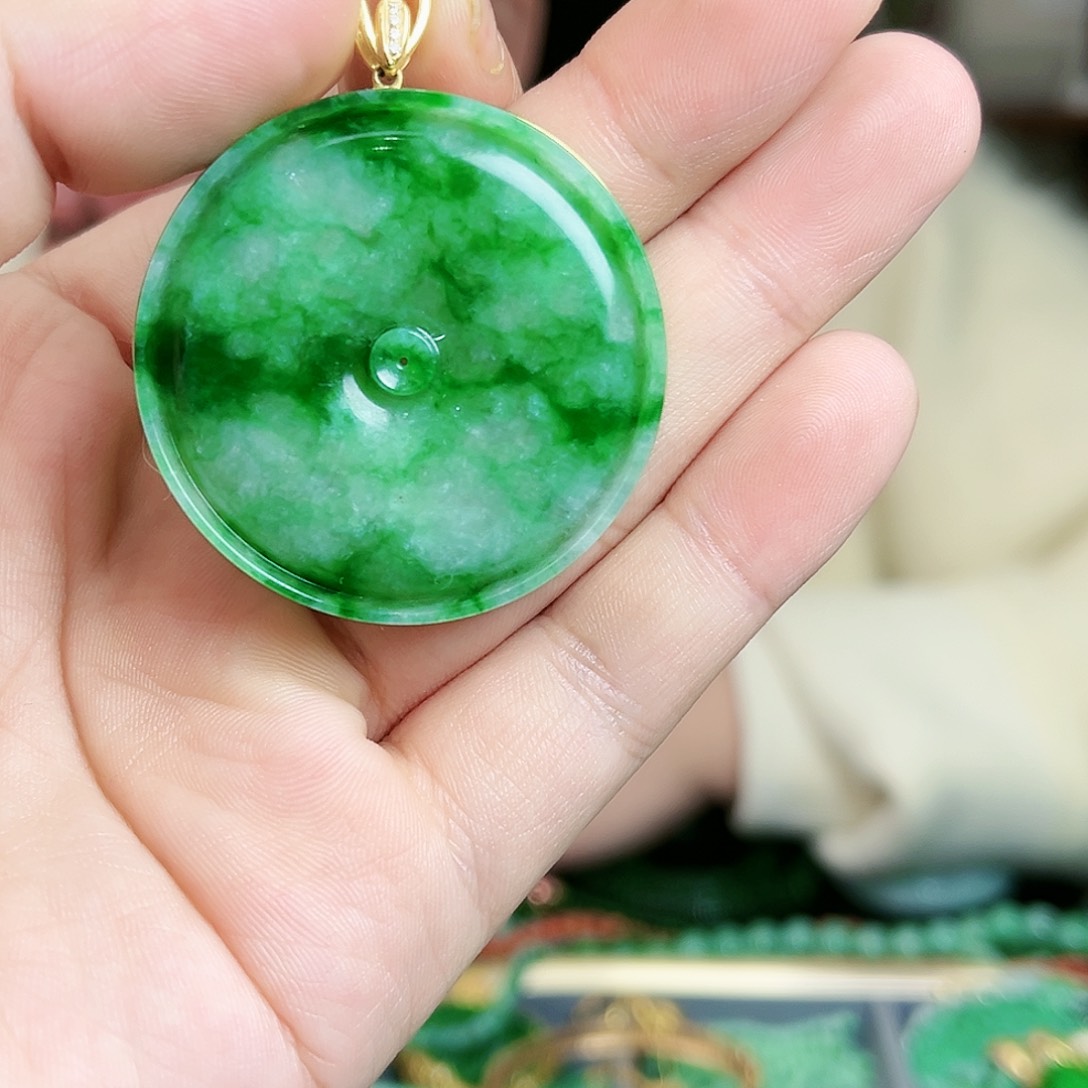 翡翠颈饰18K金镶嵌吊坠