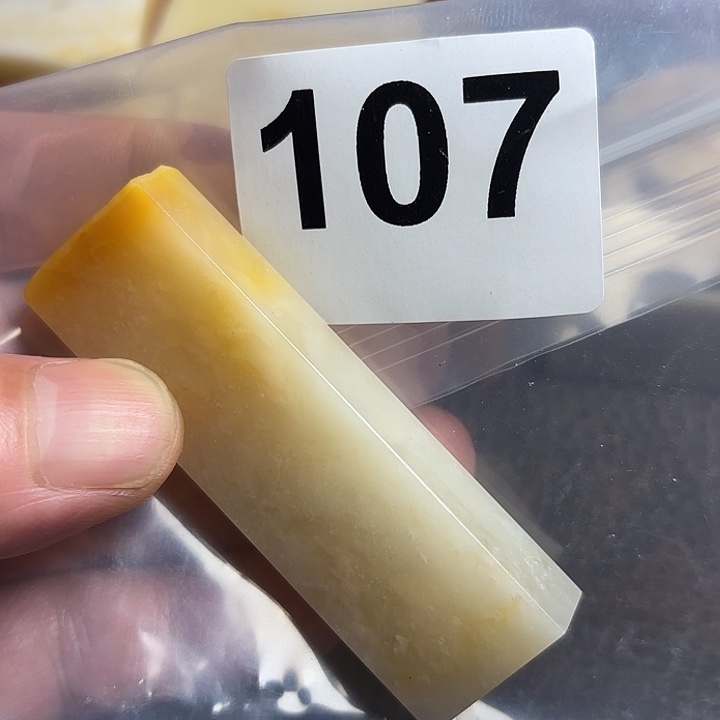 吴***翀老挝石精美老挝田黄章
