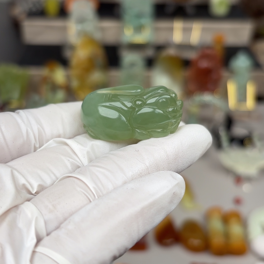 蛇纹石玉颈饰未镶嵌