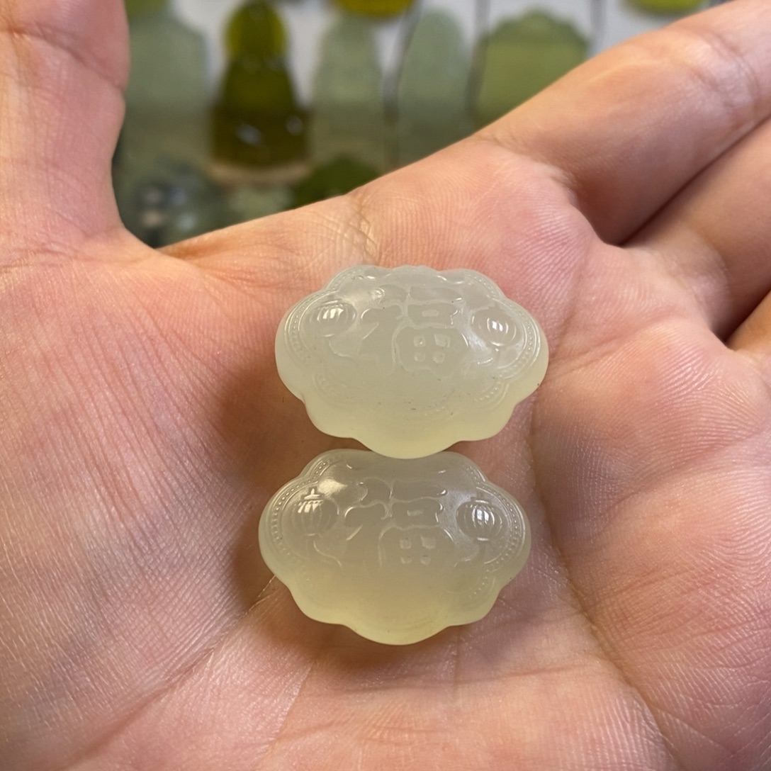 未镶嵌蛇纹石玉颈饰