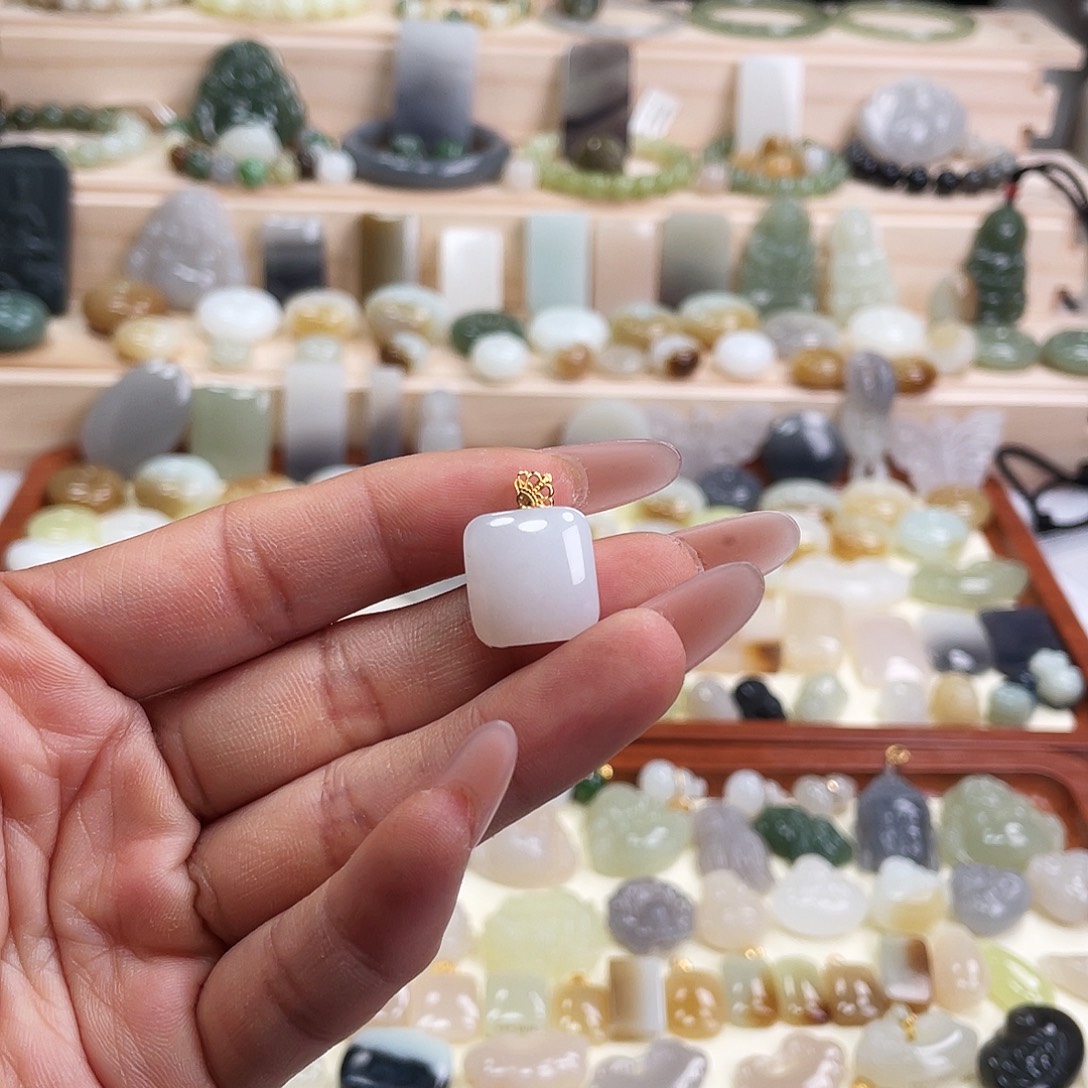 和田玉18K金镶嵌吊坠(不含链)