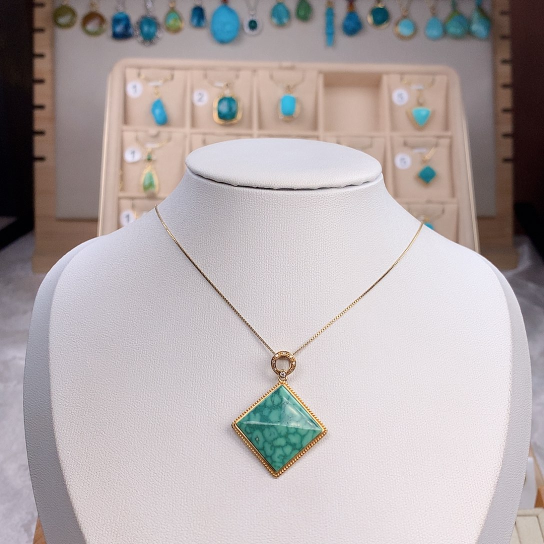 绿松石颈饰18K金镶嵌