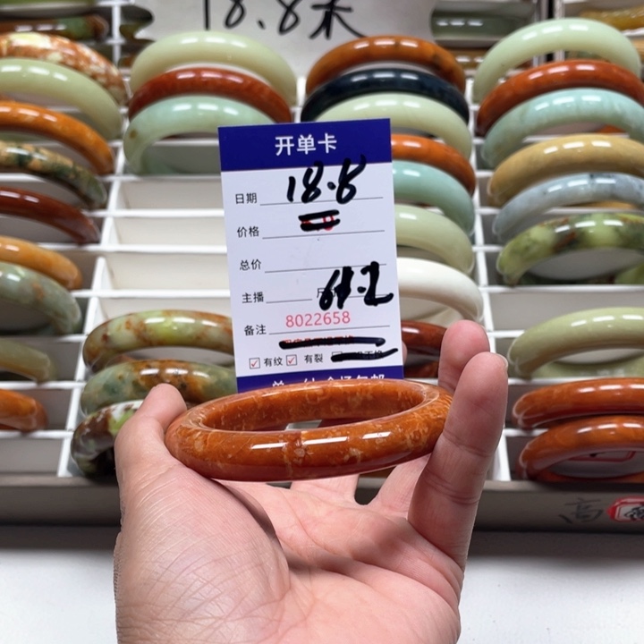 蛇纹石玉手镯未镶嵌草**?