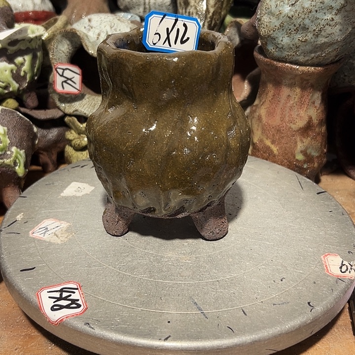 粗陶花盆，现在都不一样