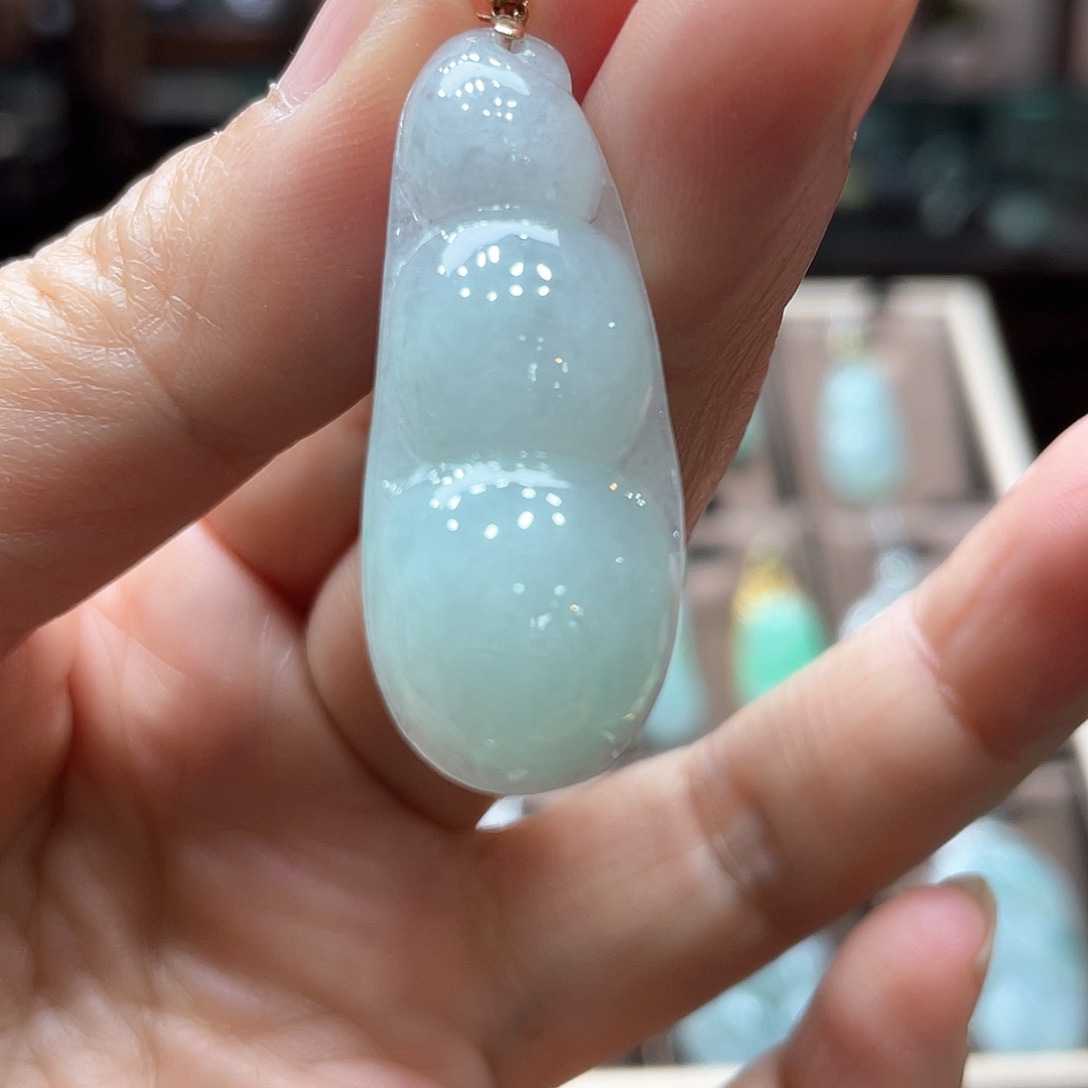 翡翠颈饰18K金镶嵌福豆