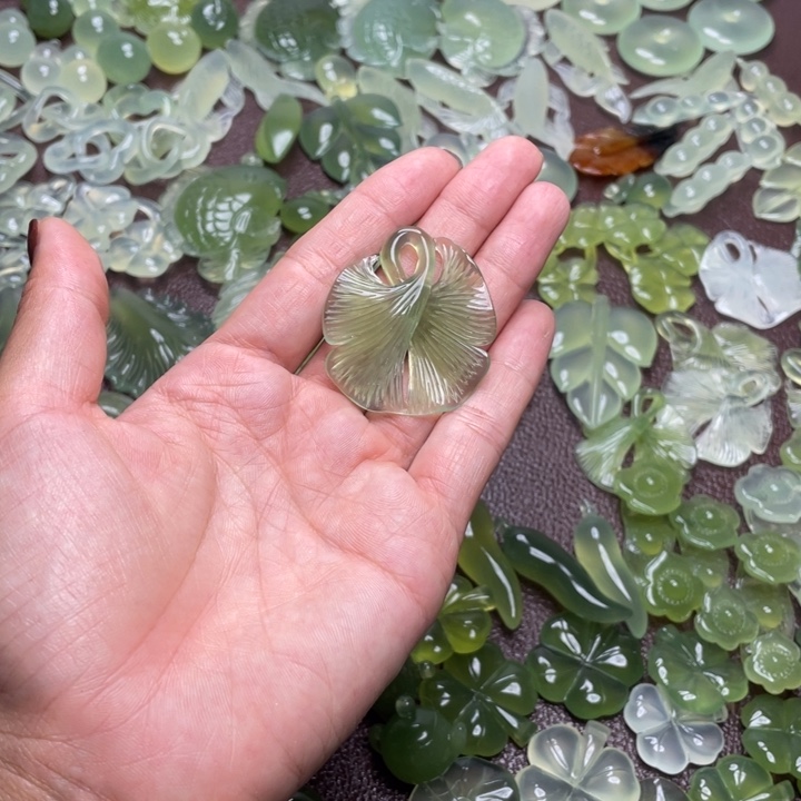 合金蛇纹石玉颈饰