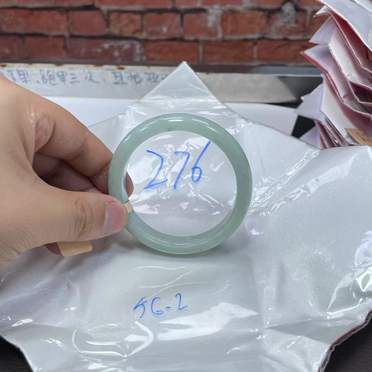 毛货手镯需精细抛光/276