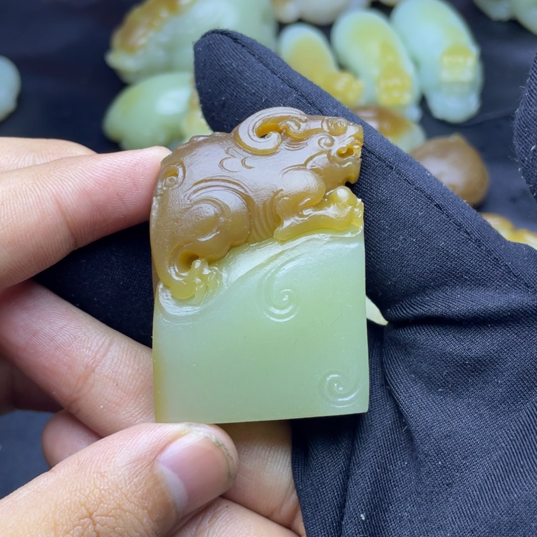 和田玉（糖玉）未镶嵌颈饰