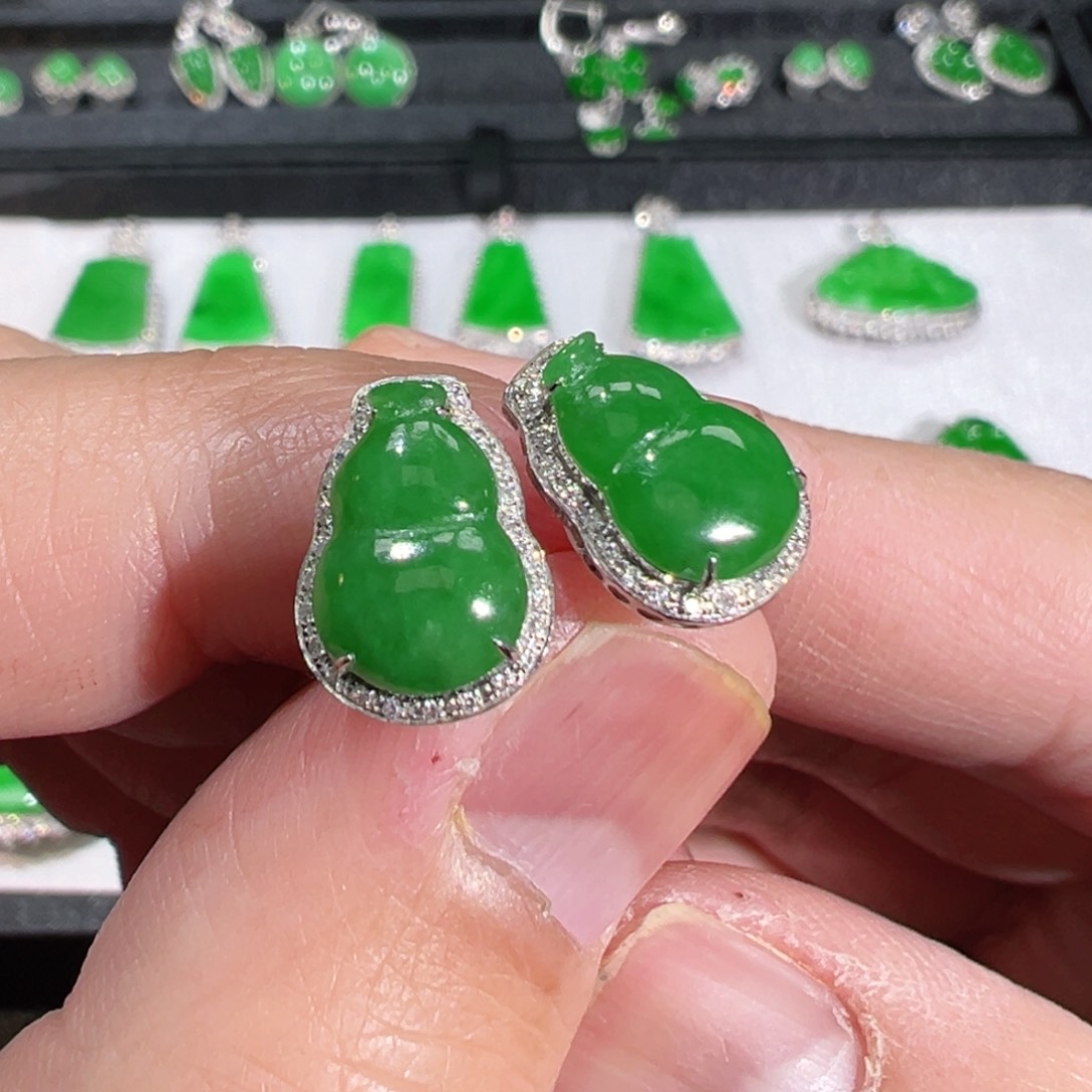 【闪购商品】翡翠吊坠(不含链)18K金镶嵌