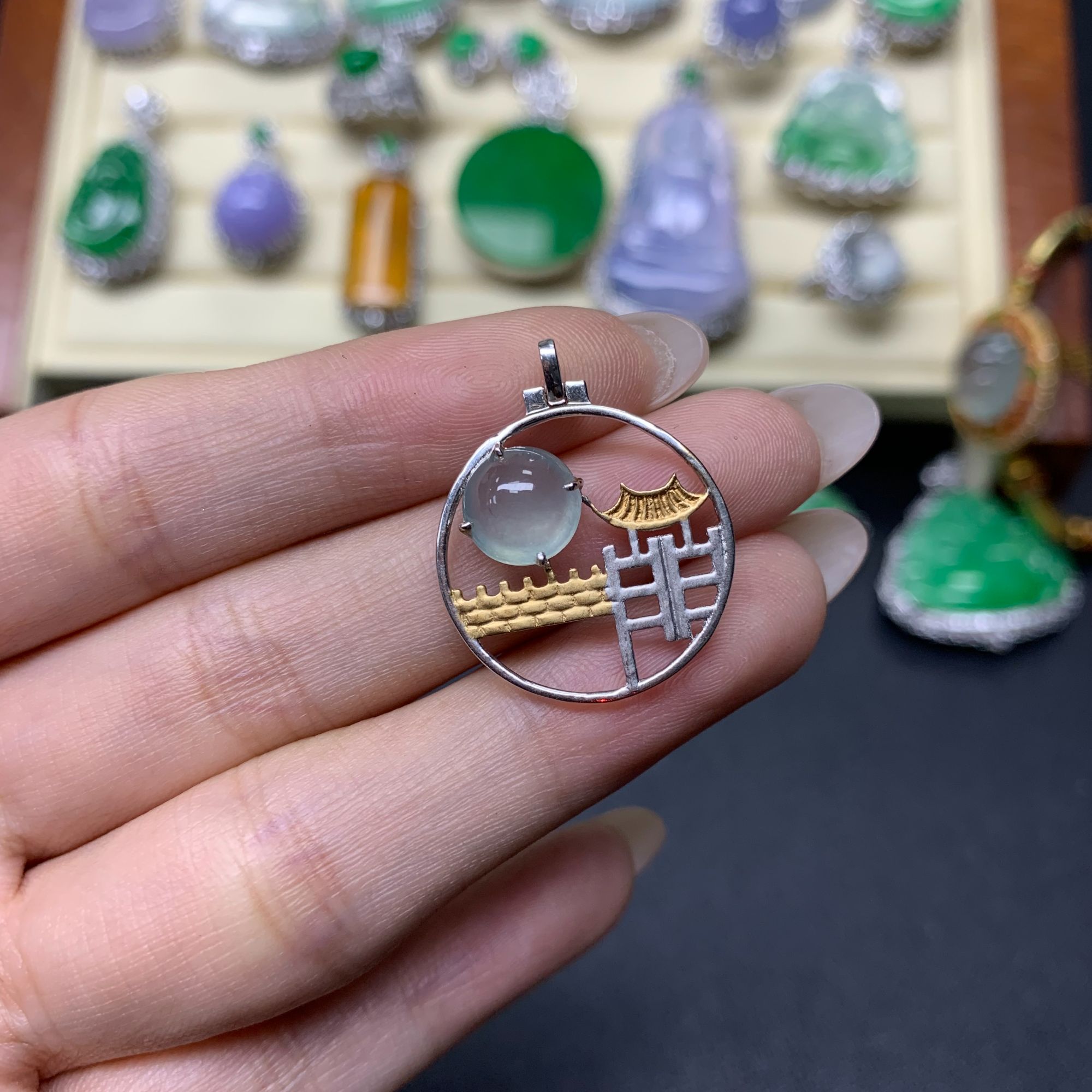 天然缅甸A货18K翡翠吊坠23.18