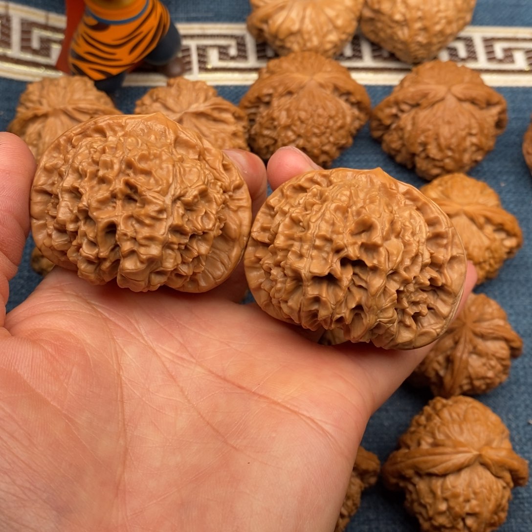 文玩核桃把件49官帽