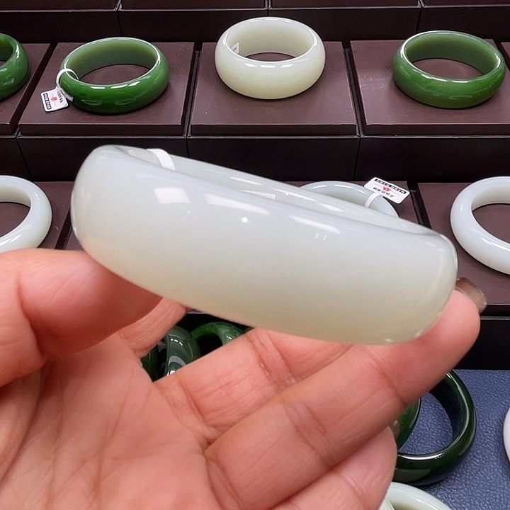 和田玉未镶嵌手镯5657