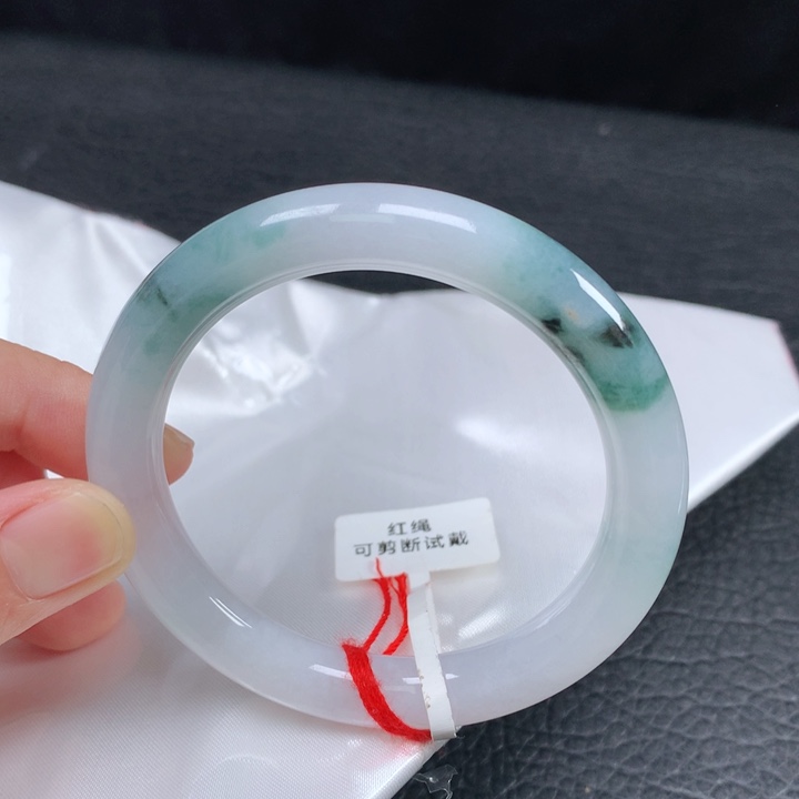翡翠未镶嵌手镯（圆镯）