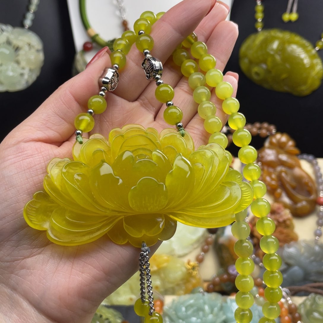 未镶嵌蛇纹石玉颈饰