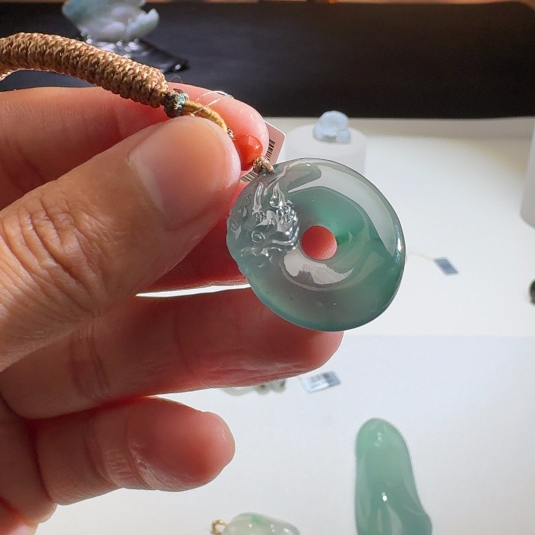 翡翠颈饰未镶嵌乐*帅