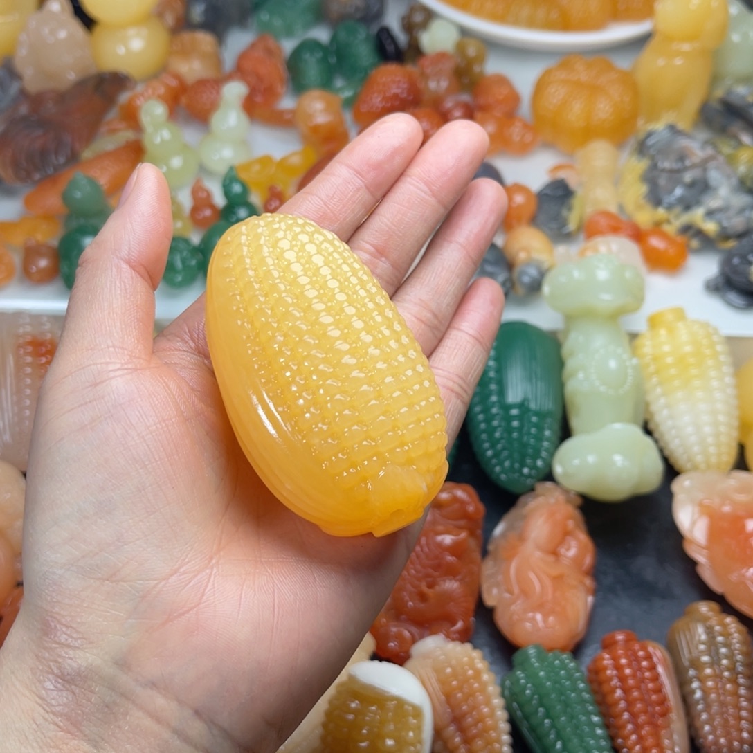 石英质玉（金丝玉）未镶嵌颈饰