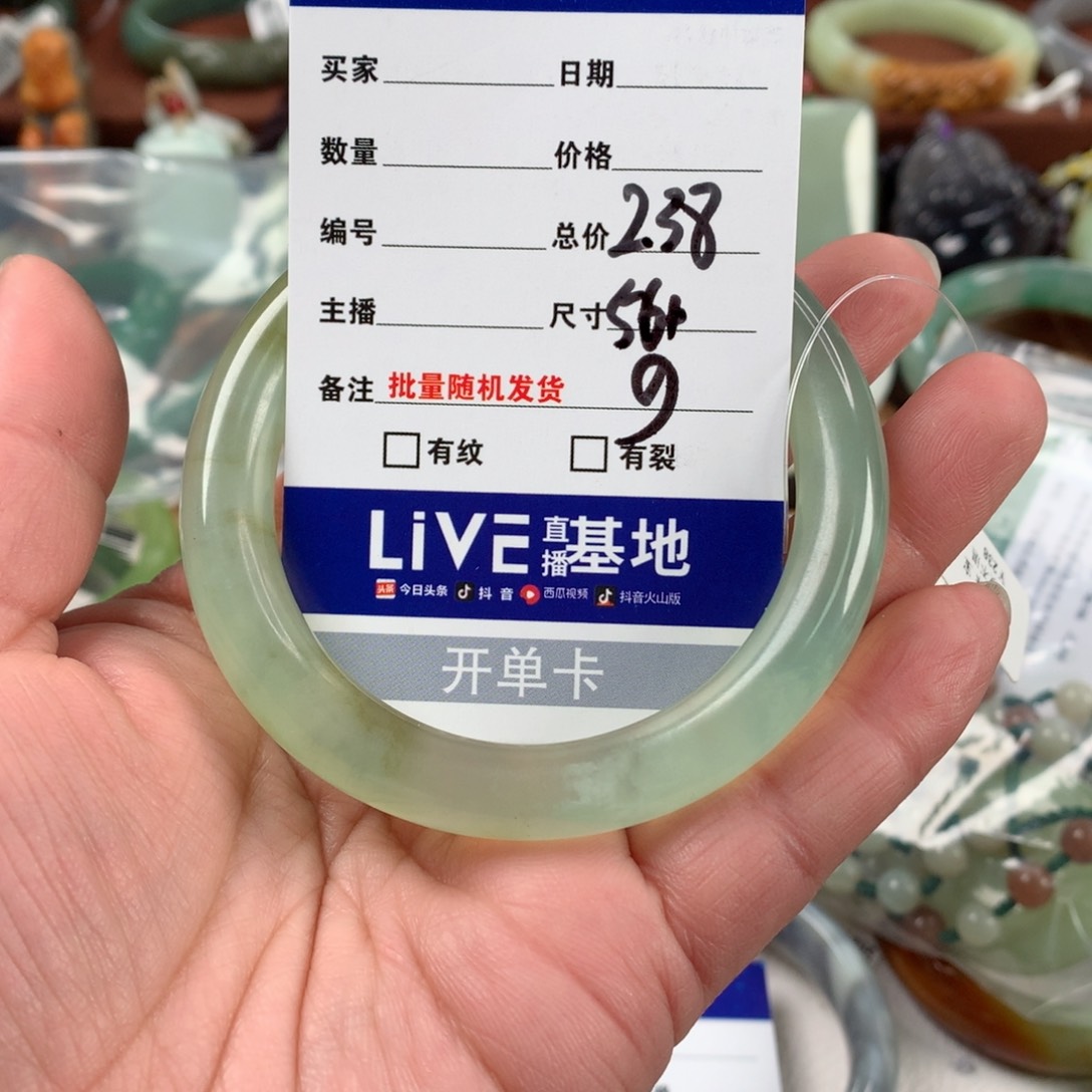 岫玉手镯未镶嵌海****?