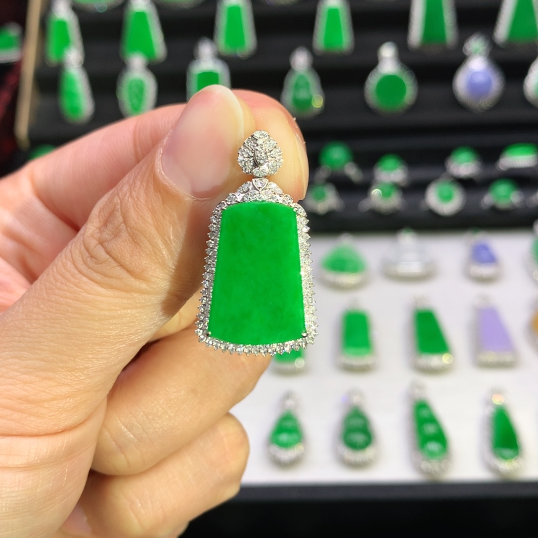 翡翠吊坠(不含链)18K金镶嵌