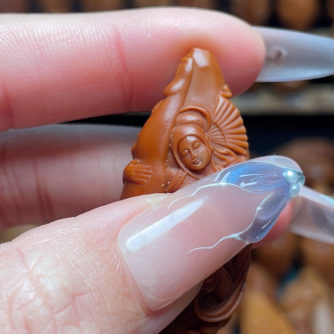 木***李橄榄核把件一字马美女