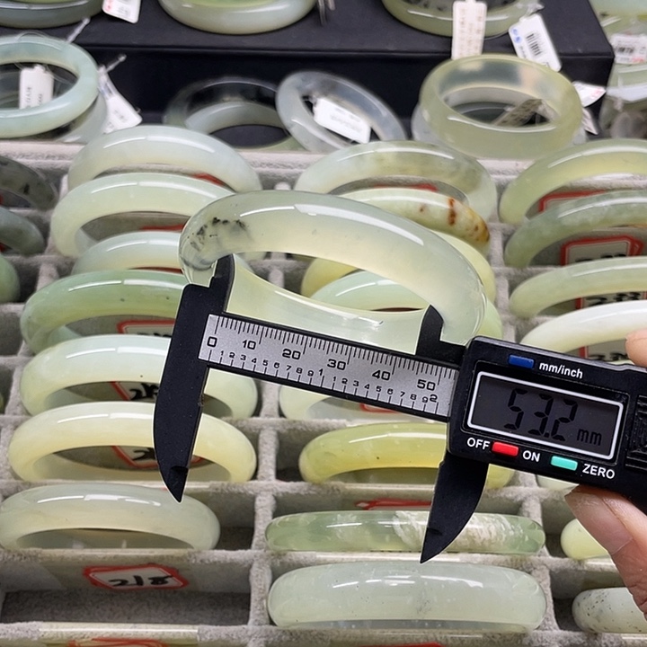 蛇纹石玉未镶嵌手镯218